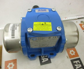 Вибромотор
VV05N/2 VV-VIBRATIONSMOTOR
4,0 kgcm, 2,01 kN, 3000 Upm
Leistung
: 0,17 kW
Betriebsspannung: 230/400 V, 50 Hz, 3~
Isolationsklasse : F
Schutzart
: IP 66
Gewicht (Stck) : 6,2 kg
ATEX Ex II 2 D - Zonen 21 + 22
CSA Class 4211 01 - Motors and Generators  ALDAK